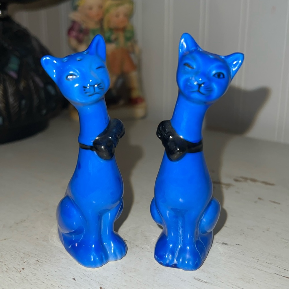 Vintage MCM Tall long neck kitschy blue cat salt & pepper shakers Japan
